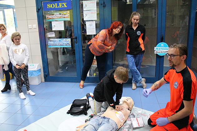 Defibrylator AED przekazany na Pływalnię „RAFA”