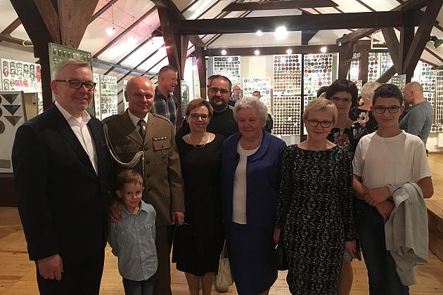 9 tysięcy wojskowych odznak, proporczyków, emblematów w lęborskim Muzeum