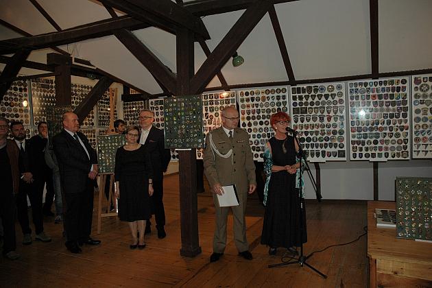 9 tysięcy wojskowych odznak, proporczyków, emblematów w lęborskim Muzeum