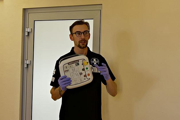 Defibrylator AED już dostępny na dworcu PKP