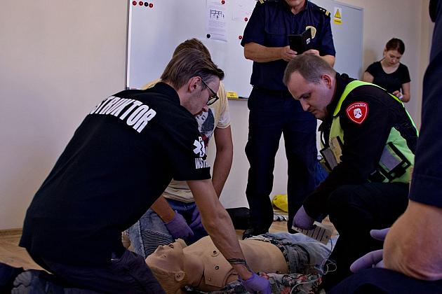 Defibrylator AED już dostępny na dworcu PKP