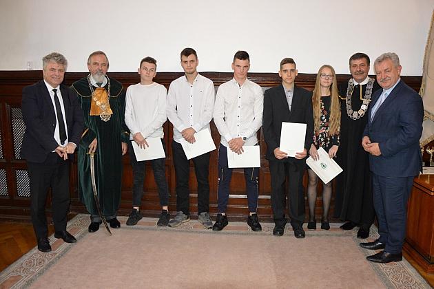 Pasowanie czeladników w ratuszu