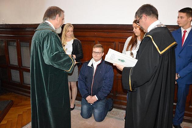 Pasowanie czeladników w ratuszu