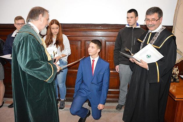 Pasowanie czeladników w ratuszu