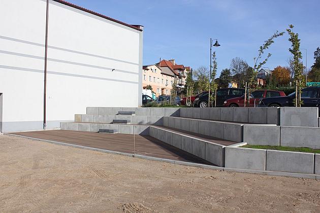 Kompozytowe tarasy za kinem „Fregata”