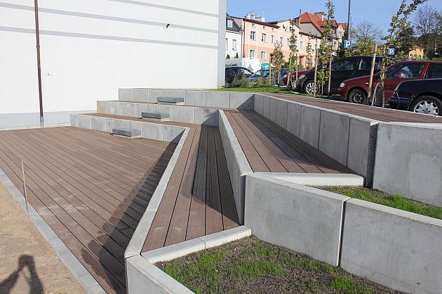 Kompozytowe tarasy za kinem „Fregata”