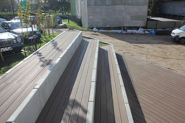 Kompozytowe tarasy za kinem „Fregata”