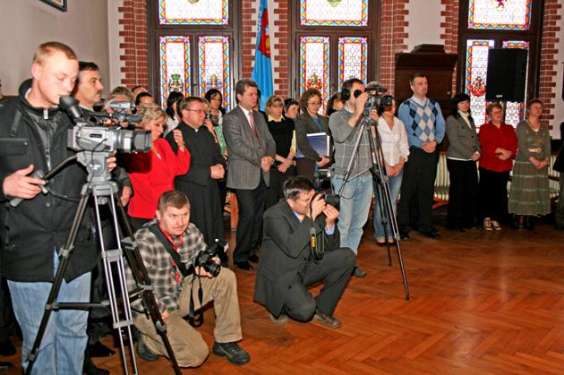 Ksiądz Biskup kolędował w ratuszu