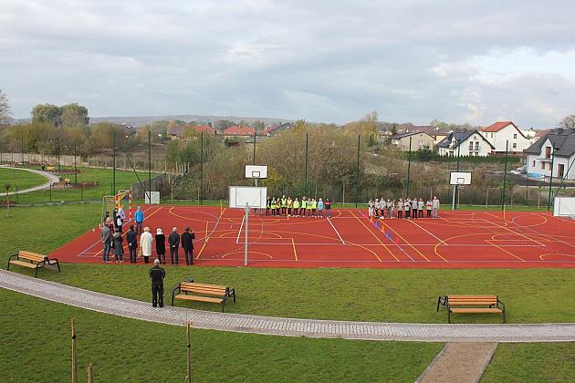 Nowe boisko w programie rewitalizacji tętni życiem