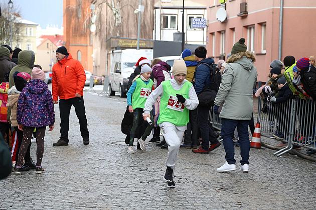 SP 3 Lębork i SP Nowa Wieś Lęborska najlepsi podczas 29. Biegów Mikołajkowych