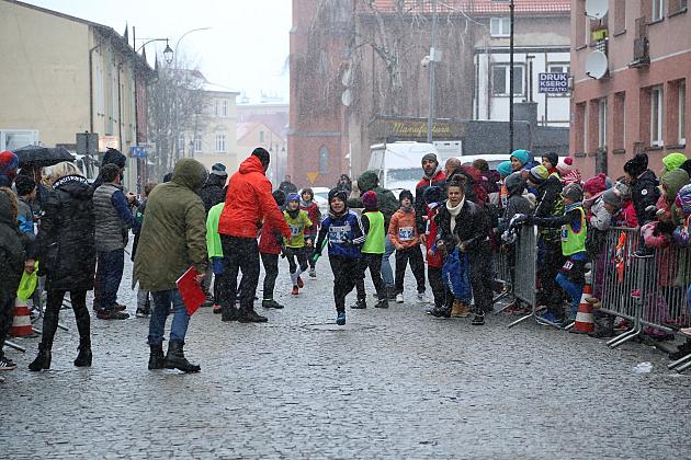 SP 3 Lębork i SP Nowa Wieś Lęborska najlepsi podczas 29. Biegów Mikołajkowych
