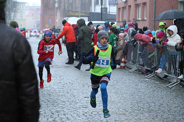 SP 3 Lębork i SP Nowa Wieś Lęborska najlepsi podczas 29. Biegów Mikołajkowych