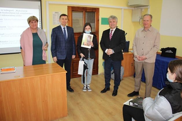 Nagrodzono laureatów konkursu PCE - „Każdy budować może”