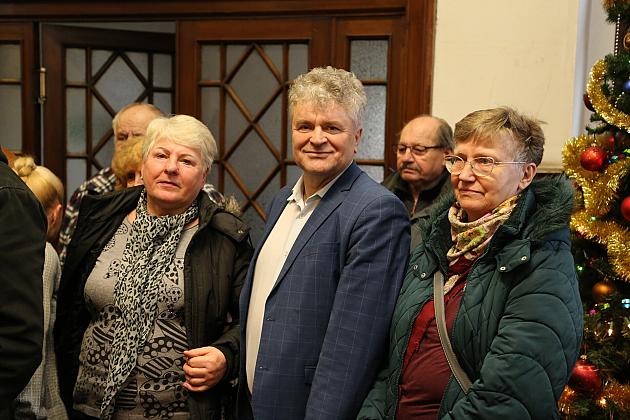 Kalendarze Lęborka na rok 2023 rozdane na „Mikołajki”