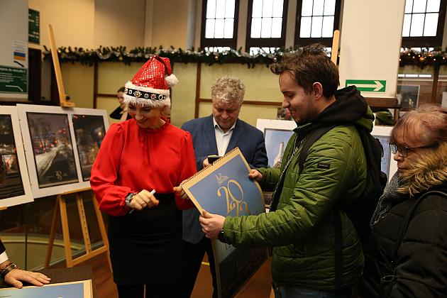 Kalendarze Lęborka na rok 2023 rozdane na „Mikołajki”