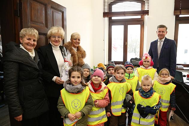 Świąteczna wizyta przedszkolaków w ratuszu