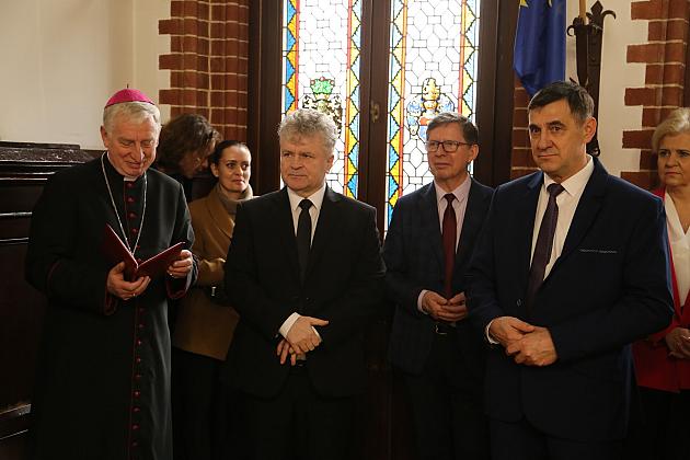 Biskup Ryszard Kasyna z kolędą w ratuszu