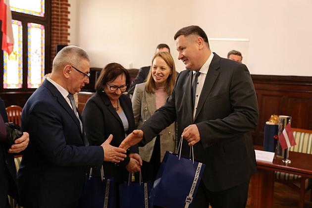 Lębork ma nowe miasto partnerskie. Umowa o współpracy z łotewskim Ogre podpisana