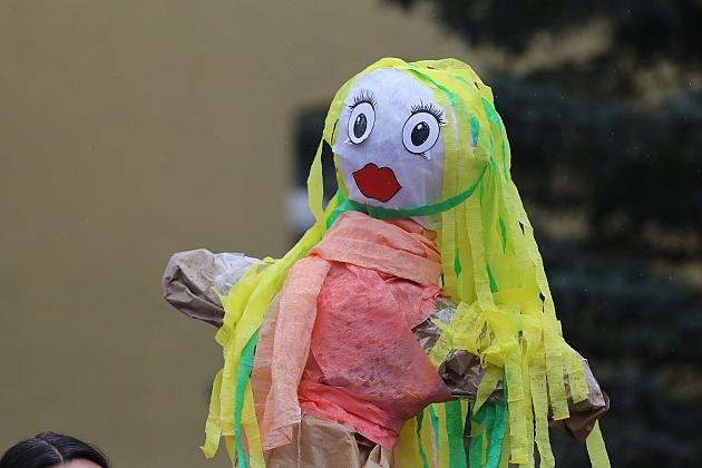 Obchody Pierwszego Dnia Wiosny w Lęborku: topienie marzann i rekreacyjny rajd pieszy