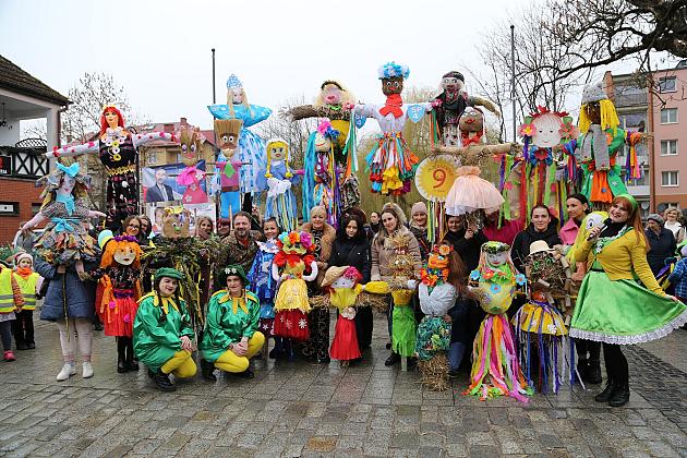 Obchody Pierwszego Dnia Wiosny w Lęborku: topienie marzann i rekreacyjny rajd pieszy