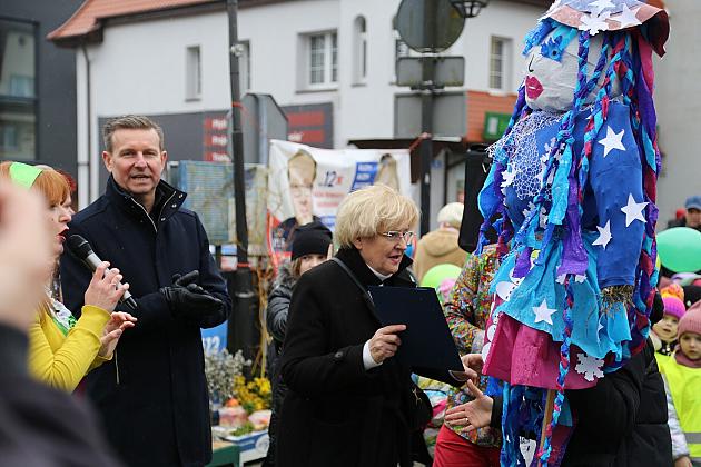 Obchody Pierwszego Dnia Wiosny w Lęborku: topienie marzann i rekreacyjny rajd pieszy