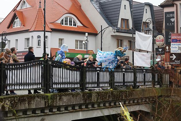 Obchody Pierwszego Dnia Wiosny w Lęborku: topienie marzann i rekreacyjny rajd pieszy
