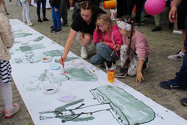 Radosny festyn z okazji Dnia Dziecka na Placu Pokoju w Lęborku