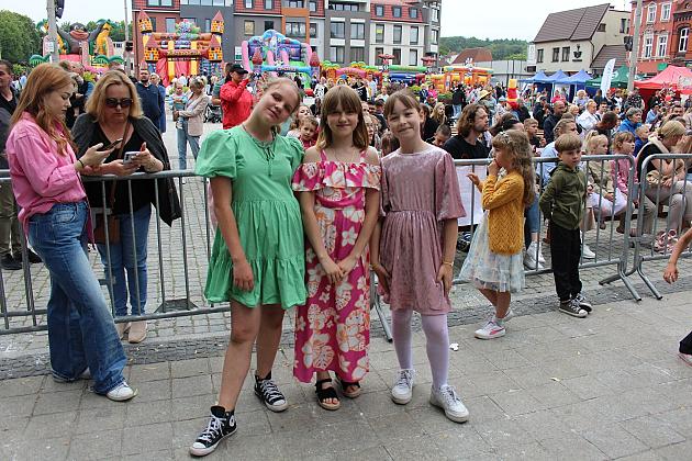 Radosny festyn z okazji Dnia Dziecka na Placu Pokoju w Lęborku