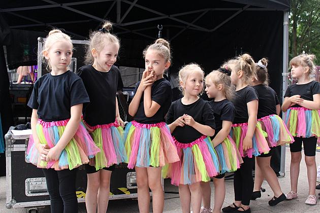 Radosny festyn z okazji Dnia Dziecka na Placu Pokoju w Lęborku