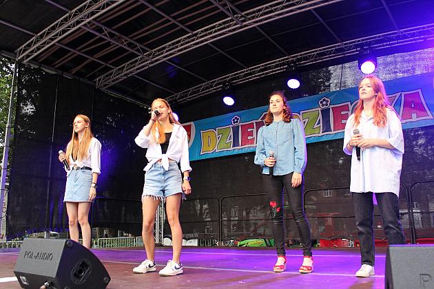 Radosny festyn z okazji Dnia Dziecka na Placu Pokoju w Lęborku