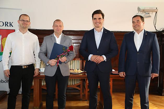 Spotkanie w ratuszu ws. nowego roku szkolnego i ślubowanie