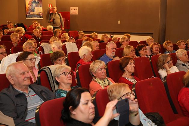 Seniorki i seniorzy na Powiatowym Forum Senioralnym w Lęborku