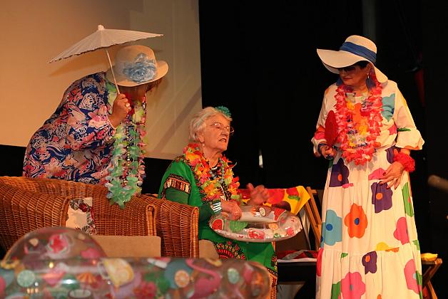 Seniorki i seniorzy na Powiatowym Forum Senioralnym w Lęborku