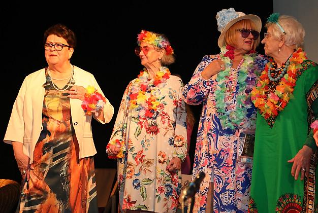 Seniorki i seniorzy na Powiatowym Forum Senioralnym w Lęborku