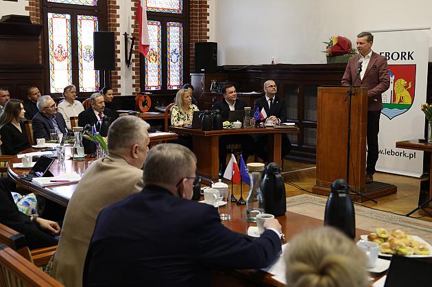 Wzruszenia na Sali Rajców. Pożegnanie Sekretarza Miasta Lęborka Mariana Kurzydło