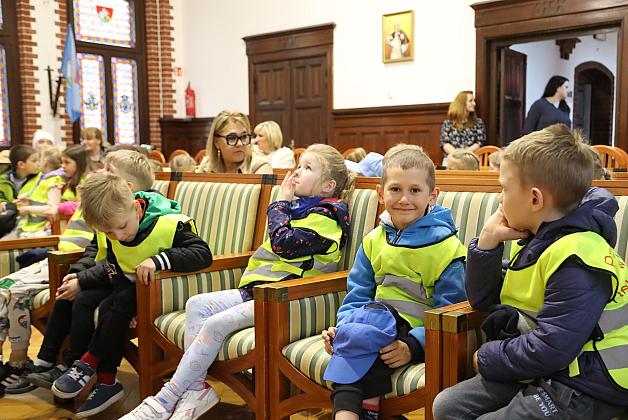 Wielkanocna wizyta przedszkolaków w lęborskim ratuszu