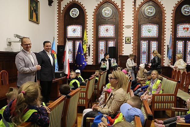 Wielkanocna wizyta przedszkolaków w lęborskim ratuszu