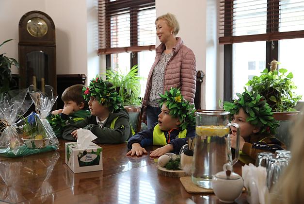 Wielkanocna wizyta przedszkolaków w lęborskim ratuszu