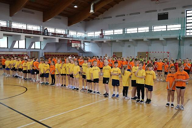 „Kto z nas lepiej i prędzej” – sportowa zabawa pełna emocji i uśmiechu!