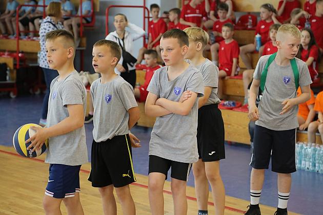 „Kto z nas lepiej i prędzej” – sportowa zabawa pełna emocji i uśmiechu!