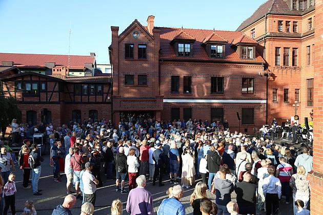 Letnie Granie ponownie na dziedzińcu ratusza – koncert akordeonowy z udziałem 33 młodych muzyków z całej Polski