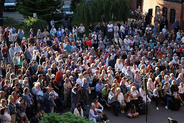 Letnie Granie ponownie na dziedzińcu ratusza – koncert akordeonowy z udziałem 33 młodych muzyków z całej Polski