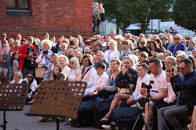Letnie Granie ponownie na dziedzińcu ratusza – koncert akordeonowy z udziałem 33 młodych muzyków z całej Polski