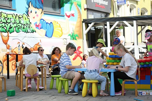 Letnie czwartki z książką i… niespodzianką!