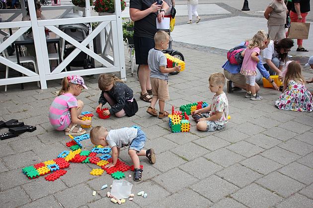 Letnie czwartki z książką i… niespodzianką!