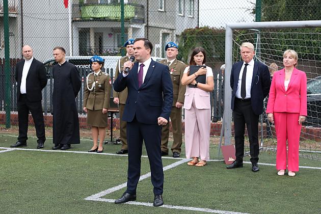 Uczniowie wrócili do szkół. Inauguracja roku szkolnego w SP nr 5 w Lęborku