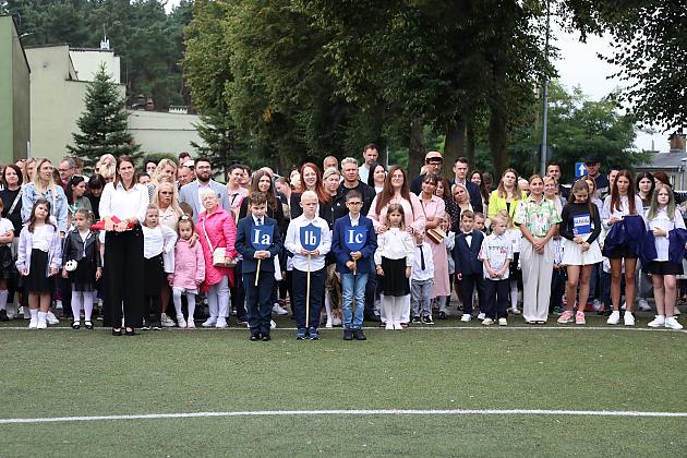 Uczniowie wrócili do szkół. Inauguracja roku szkolnego w SP nr 5 w Lęborku