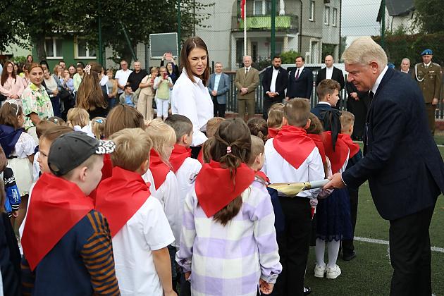 Uczniowie wrócili do szkół. Inauguracja roku szkolnego w SP nr 5 w Lęborku