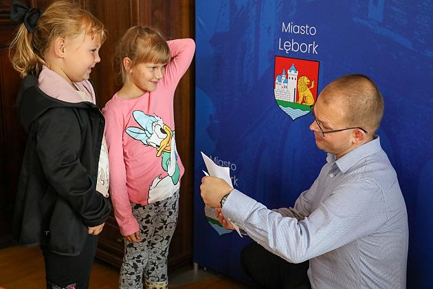 Przedszkolaki z „Baśniowego” odwiedziły Burmistrza