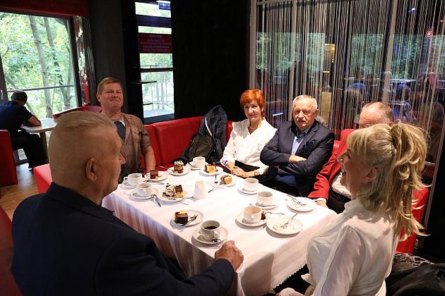 Seniorzy świętowali w restauracji „Różana”